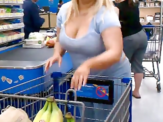 White Thick Milf With Cleavage Voyeur - Derty24 
